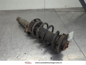 O204103 Gebruikte mac phersonpoot links-voor Volkswagen Eos