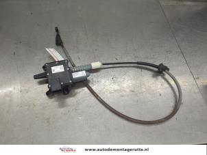 O204118 Gebruikte handrem motor Peugeot 3008