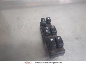 O204146 Gebruikte elektrisch raam schakelaar Hyundai Tucson