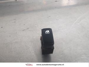 O204157 Gebruikte elektrisch raam schakelaar Hyundai Tucson