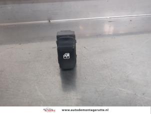 O204158 Gebruikte schakelaar elektrisch raam Hyundai Tucson