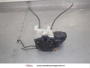 O204173 Gebruikte slotmechaniek portier 4deurs links-voor Hyundai Tucson