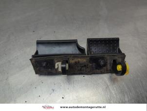 O204177 Gebruikte schakelaar achterklep Hyundai Tucson