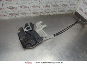 O204176 Gebruikte slotmechaniek portier 4deurs links-achter Hyundai Tucson