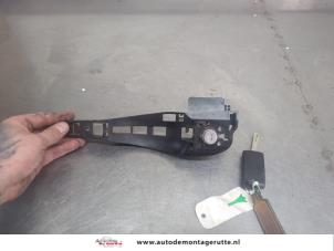 O204205 Gebruikte deurslot cilinder links Citroen C3