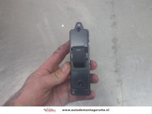 O204234 Gebruikte elektrisch raam schakelaar Mazda 6