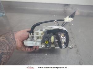 O204195 Gebruikte slotmechaniek portier 4deurs links-voor Honda Insight