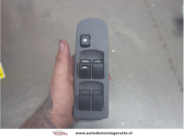 Gebruikte Elektrisch Raam Schakelaar Mitsubishi Colt O204245