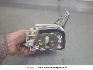 O204190 Gebruikte deurslot mechaniek 4deurs links-achter Honda Insight