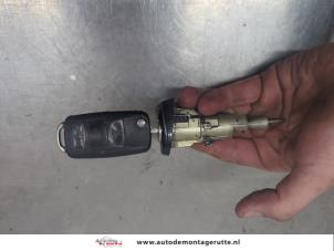 O204262 Gebruikte cilinderslot portier links Volkswagen Golf