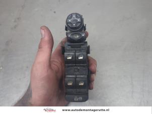 O204281 Gebruikte combischakelaar ramen Peugeot 3008