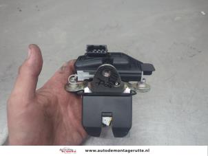 O204267 Gebruikte slotmechaniek achterklep Skoda Fabia