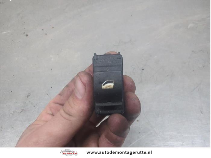 Gebruikte Raam schakelaar elektrisch Peugeot 3008 O204279