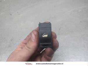 O204279 Gebruikte ruit schakelaar elektrisch Peugeot 3008