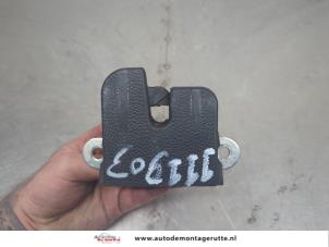 O204322 Gebruikte achterklep slotmechaniek Volkswagen Golf