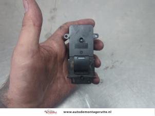 O204334 Gebruikte schakelaar elektrisch raam Honda Insight