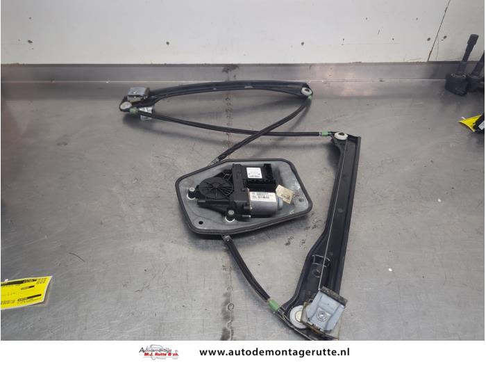 Gebruikte Ruitmechaniek 4Deurs rechts-voor Volkswagen Golf O204338