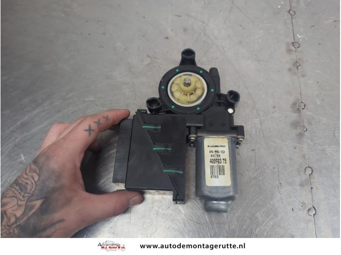 Gebruikte Portierruitmotor Volkswagen Polo O204356