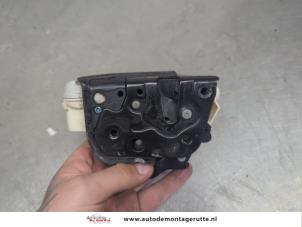 O204362 Gebruikte portierslot mechaniek 4deurs links-voor Audi A6