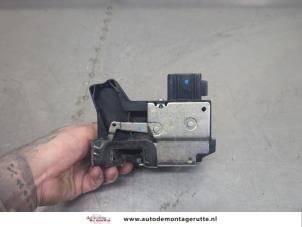 O204371 Gebruikte deurslot mechaniek 4deurs links-voor Ford Fusion