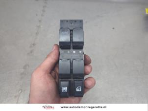 O204400 Gebruikte combischakelaar ramen Suzuki Swift