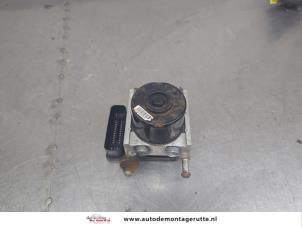 O204401 Gebruikte abs pomp Suzuki Swift