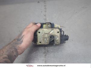 O204403 Gebruikte slotmechaniek portier 4deurs links-voor Volkswagen Golf