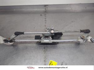 O204407 Gebruikte ruitenwismotor+mechaniek Suzuki Swift