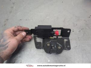 O204442 Gebruikte achterklep slotmechaniek BMW X3