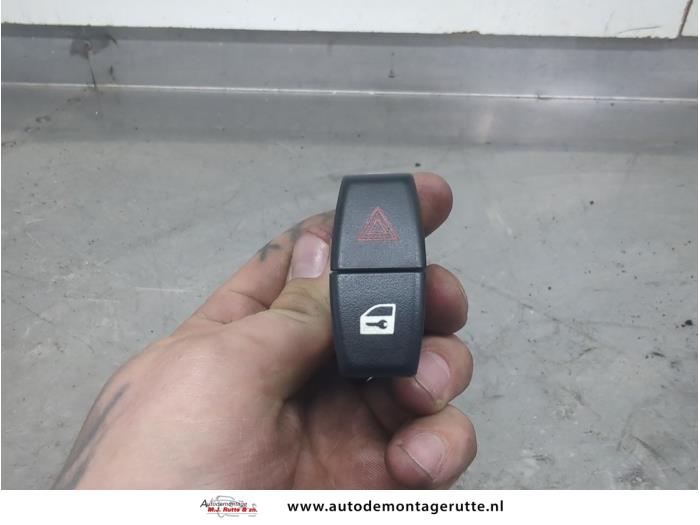 Gebruikte Schakelaar Paniekverlichting BMW X3 O204450