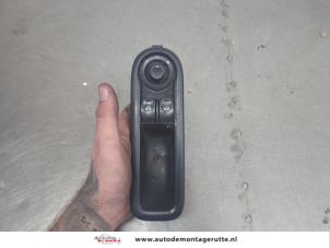 O204477 Gebruikte elektrisch raam schakelaar Renault Twingo