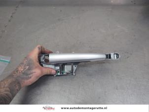 O204493 Gebruikte portiergreep 4deurs links-voor Peugeot Partner