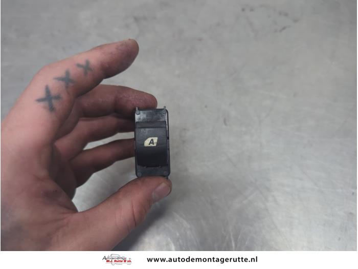 Gebruikte Schakelaar Elektrisch Raam Peugeot Partner O204495