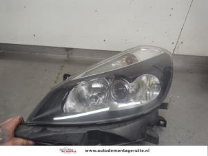O204499 Gebruikte linker koplamp Renault Clio