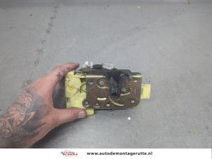 O204514 Gebruikte slotmechaniek portier 2deurs rechts Ford Focus