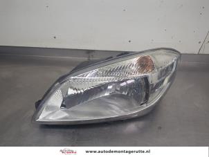 O204520 Gebruikte linker koplamp Skoda Fabia