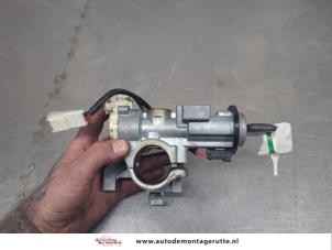 O204536 Gebruikte sleutel+contactslot Daihatsu Sirion