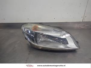 O204537 Gebruikte rechter koplamp Skoda Fabia