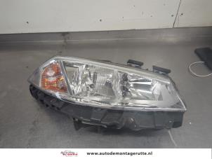 O204546 Gebruikte koplamp rechts Renault Megane