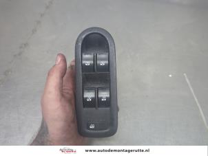 O204551 Gebruikte elektrisch raam schakelaar Renault Megane