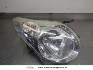 O204554 Gebruikte rechter koplamp Suzuki Alto