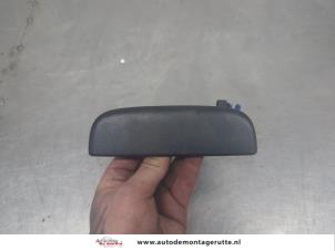 O204563 Gebruikte deurgreep 4deurs links-voor Suzuki Alto