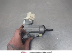 O204576 Gebruikte sleutel+contactslot Toyota Yaris