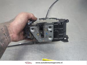 O204587 Gebruikte slotmechaniek portier 4deurs links-voor Renault Modus