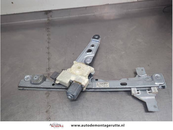 Gebruikte Ruitmechaniek 4Deurs links-voor Peugeot 5008 O204593