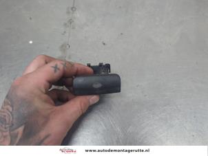 O204599 Gebruikte schakelaar handrem Peugeot 5008