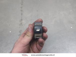 O204604 Gebruikte ruit schakelaar elektrisch Peugeot 5008