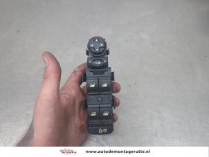 O204605 Gebruikte combischakelaar ramen Peugeot 5008