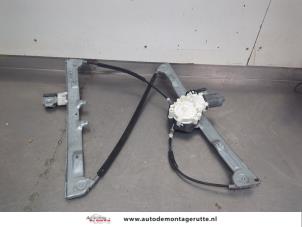 O204620 Gebruikte ruitmechaniek 4deurs links-voor Mitsubishi Colt