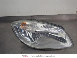 O204631 Gebruikte rechter koplamp Skoda Fabia